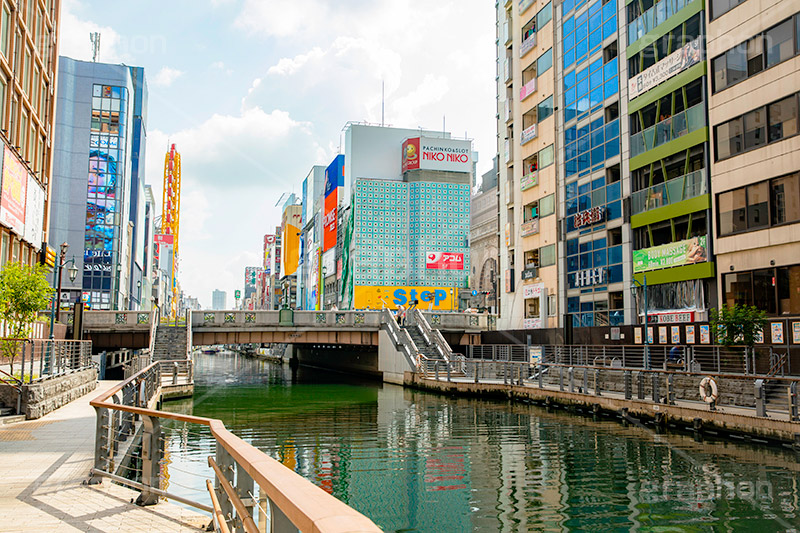 早朝の道頓堀川,道頓堀川,道頓堀,繁華街,観光地,大阪,大阪府,大阪市,中央区,なんば,とんぼり,リバーウォーク,japan,osaka,フルサイズ撮影