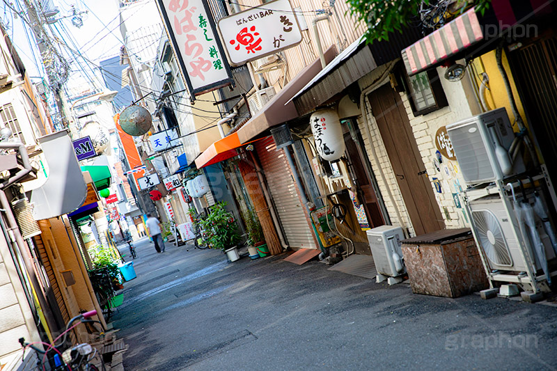 千日前通,千日前,なんば,難波,商店街,裏路地,裏道,看板,市場,繁華街,観光地,大阪,大阪府,大阪市,中央区,japan,osaka,フルサイズ撮影