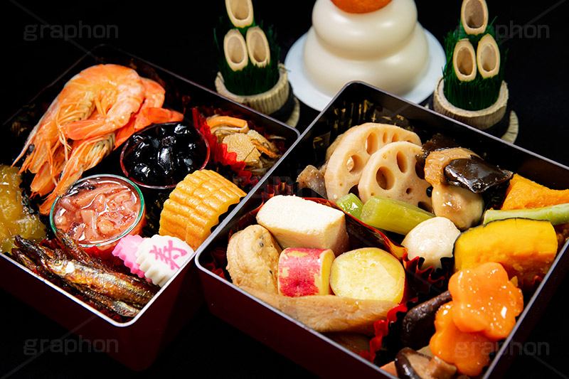 おせち,おせち料理,年賀状,年明け,正月,お正月,祝い,お祝い,和風,和食,日本食,伝統,イベント,パーティー,重箱,行事,賀正,黒豆,栗きんとん,くり,栗,塩辛,いか,イカ,なると,ナルト,寿,伊達巻,煮,ワカサギ,わかさぎ,甘露煮,数の子,カズノコ,かずの子,えび,海老,エビ,煮物,鏡餅,鏡もち,餅,もち,おもち,みかん,門松,新年会,あけおめ,party,event,japan,フルサイズ撮影