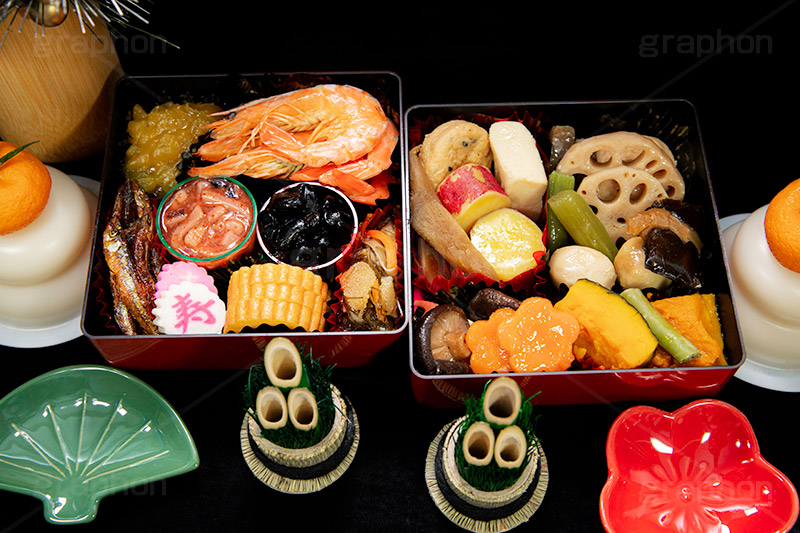おせち,おせち料理,年賀状,年明け,正月,お正月,祝い,お祝い,和風,和食,日本食,伝統,イベント,パーティー,重箱,行事,賀正,黒豆,栗きんとん,くり,栗,塩辛,いか,イカ,なると,ナルト,寿,伊達巻,煮,ワカサギ,わかさぎ,甘露煮,数の子,カズノコ,かずの子,えび,海老,エビ,煮物,鏡餅,鏡もち,餅,もち,おもち,みかん,門松,新年会,あけおめ,party,event,japan,フルサイズ撮影