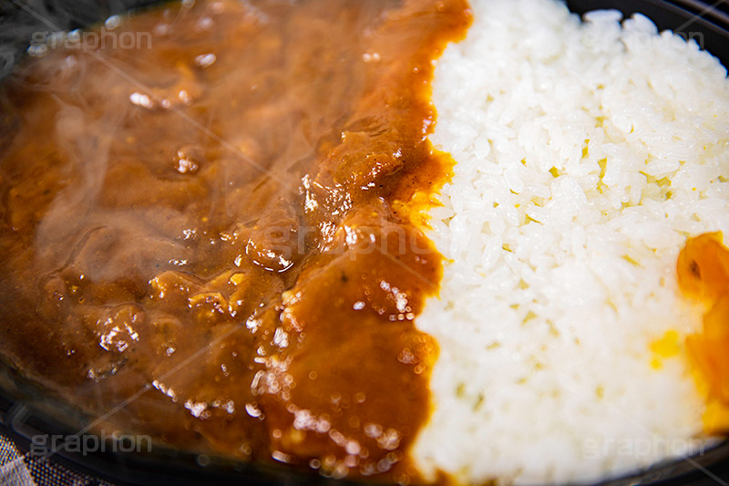 カレーライス,カレー,カリー,辛い,スパイス,夕飯,夕食,ご飯,ライス,和食,日本料理,日本食,福神漬け,弁当,コンビニ,湯気,japan,spoon,curry,フルサイズ撮影