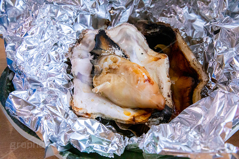 浜焼き,海鮮,シーフード,貝,甲殻類,魚介類,海の幸,焼く,漁港,郷土料理,バーベキュー,カキ,牡蠣,殻,二枚貝,オイスター,アルミホイル,seafood,フルサイズ撮影