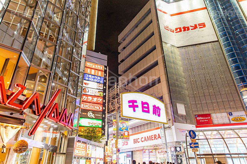 千日前,千日前通,夜景,夜,ミナミ,なんば,難波,商店街,アーケード,量販店,看板,繁華街,観光地,大阪,大阪府,大阪市,中央区,繫華街,夜の街,夜の町,japan,osaka,フルサイズ撮影