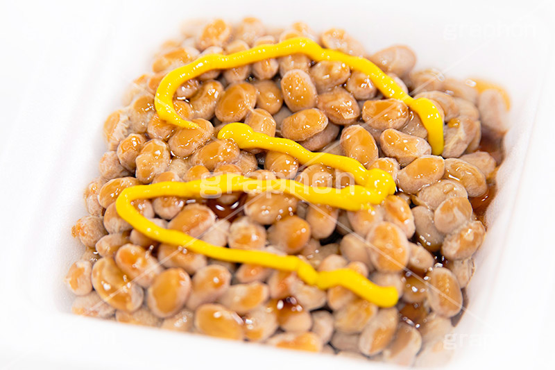 納豆,ご飯,糸,朝食,和食,日本食,日本料理,たれ,タレ,混ぜ,からし,japan,soy,beans,natto,フルサイズ撮影