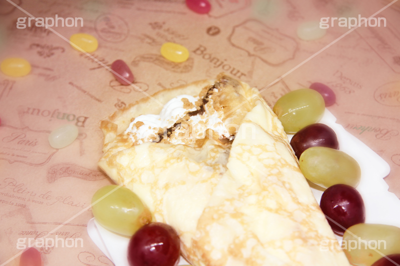 クレープ,くれーぷ,スイーツ,菓子,甘,sweet,焼き,料理,粉,フライパン,クリーム,チョコ,デザート,おやつ,ぶどう,ブドウ,葡萄,添え,包,マスカット,巨峰,お菓子