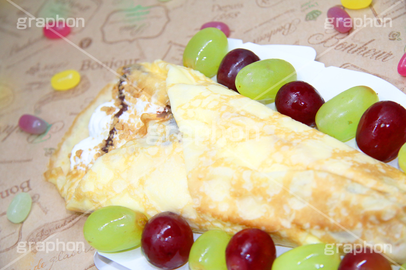 クレープ,くれーぷ,スイーツ,菓子,甘,sweet,焼き,料理,粉,フライパン,クリーム,チョコ,デザート,おやつ,ぶどう,ブドウ,葡萄,添え,包,マスカット,巨峰,お菓子