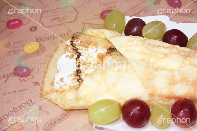 クレープ,くれーぷ,スイーツ,菓子,甘,sweet,焼き,料理,粉,フライパン,クリーム,チョコ,デザート,おやつ,ぶどう,ブドウ,葡萄,添え,包,マスカット,巨峰,お菓子