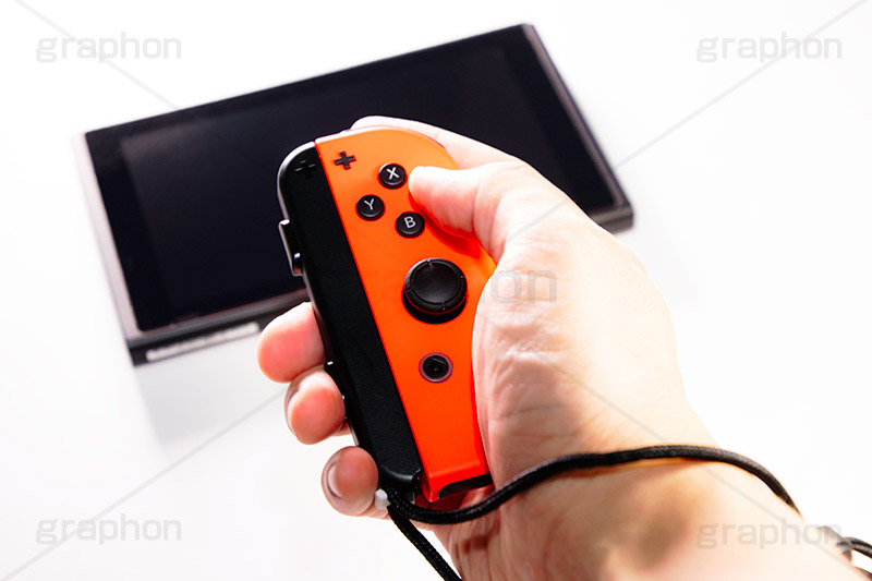 ゲーム機,ゲーム,コンシューマー,コントローラー,スイッチ,こども,子供,おもちゃ,オモチャ,玩具,TOY,手,操作,hand,game,controller,switch