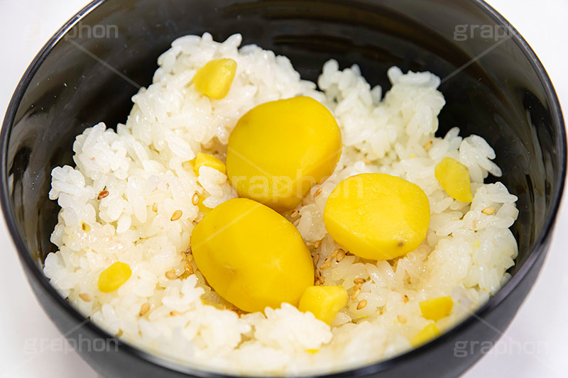 栗ごはん,栗ご飯,栗,くり,クリ,甘露煮,栗ご飯ディナー,胡麻,ゴマ,ごま,秋,秋の味覚,季節感,日本食,日本料理,和食,炊き込みご飯,もち米,おこわ,rice,japan,フルサイズ撮影