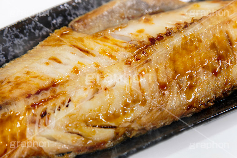 ほっけ焼き,ほっけ,ホッケ,焼き魚,焼き,さかな,干物,つまみ,定番,居酒屋,日本料理,日本食,和食,白身,魚,シーフード,魚介,おつまみ,醤油,しょうゆ,japan,seafood,フルサイズ撮影
