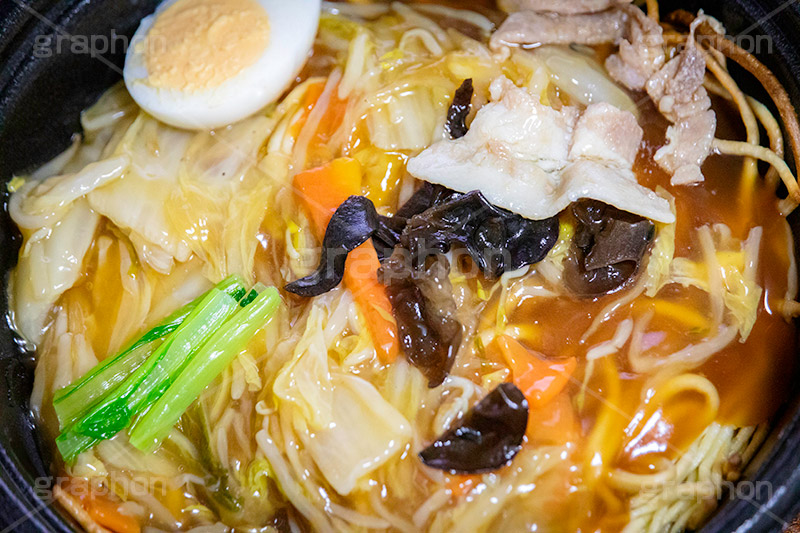 あんかけ焼きそば,あんかけかた焼きそば,あんかけ,かた焼きそば,焼きそば,やきそば,たまご,タマゴ,熱々,アツアツ,きくらげ,キクラゲ,白菜,豚肉,麺,麺類,中華,コンビニ,フルサイズ撮影