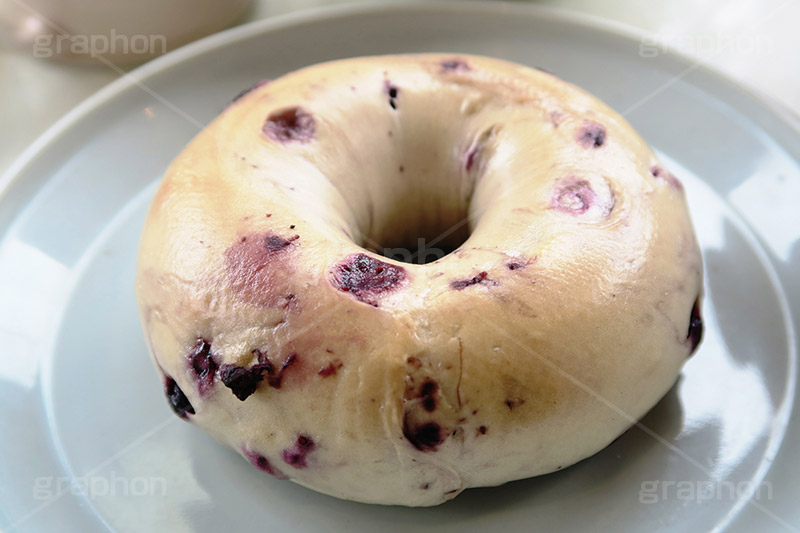 ブルーベリーベーグル,ブルーベリー,ベーグル,ブレックファースト,パン,朝食,小麦粉,ヘルシー,おやつ,bagel,breakfast,bread,healthy,blueberry