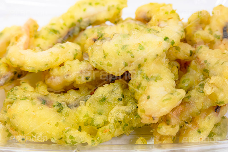 イカの磯辺揚げ,天ぷら,イカ揚げ,青海苔,青のり,イカ,いか,揚げ物,おかず,惣菜,和食,日本食,つまみ,おつまみ,japan