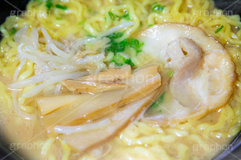 味噌ラーメン,ラーメン,らーめん,めん,みそラーメン,みそ,味噌,日本料理,日本食,和食,つゆ,麺料理,麺類,あつあつ,アツアツ,熱々,チャーシュー,焼き豚,ねぎ,ネギ,もやし,モヤシ,湯気,japan,noodle,フルサイズ撮影