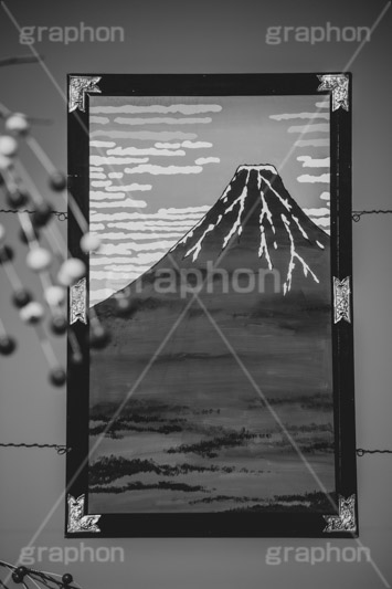 富士山,仲見世通り,正月飾り,正月,お正月,年始,和,日本,モノクロ,白黒,しろくろ,モノクローム,単色画,単彩画,単色,レトロ,お洒落,おしゃれ,オシャレ,味わい,懐かしい,japan