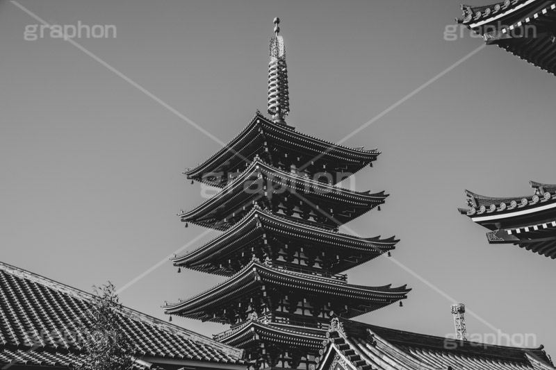 浅草寺,五重の塔,浅草,寺,参拝,塔,モノクロ,白黒,しろくろ,モノクローム,単色画,単彩画,単色,レトロ,お洒落,おしゃれ,オシャレ,味わい,懐かしい,asakusa,japan