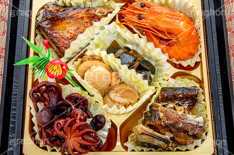 海鮮おせち,おせち,おせち料理,年明け,正月,お正月,祝い,お祝い,新年会,あけおめ,和風,和食,日本食,伝統,イベント,パーティー,行事,賀正,ゆでだこ,煮だこ,タコ,たこ,海老,エビ,えび,煮,煮物,昆布巻き,昆布,こんぶ,ホタテ,貝柱,焼き魚,海鮮,魚介,シーフード,seafood,party,event,japan,フルサイズ撮影