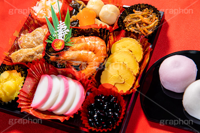 おせち,おせち料理,年明け,正月,お正月,祝い,お祝い,新年会,あけおめ,和風,和食,日本食,伝統,イベント,パーティー,行事,賀正,黒豆,かまぼこ,カマボコ,栗きんとん,栗,伊達巻,伊達巻き,だて巻き,海老,エビ,えび,煮,煮物,昆布巻き,昆布,こんぶ,なます,鱠,膾,酢の物,黒豆,煮豆,角煮,紅白,紅白饅頭,饅頭,まんじゅう,寿,party,event,japan,フルサイズ撮影