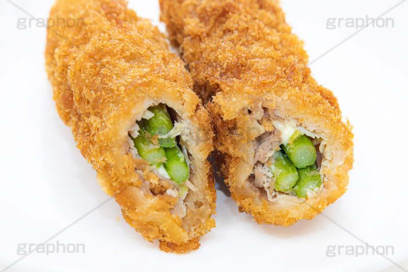 アスパラ肉巻きフライ,アスパラ,肉巻き,豚肉,チーズ,揚げ物,揚げ,フライ,あぶら,油,和食,日本食,和,定食,グルメ,おかず,惣菜,つまみ,おつまみ,お惣菜,japan,cheese,asparagus,フルサイズ撮影