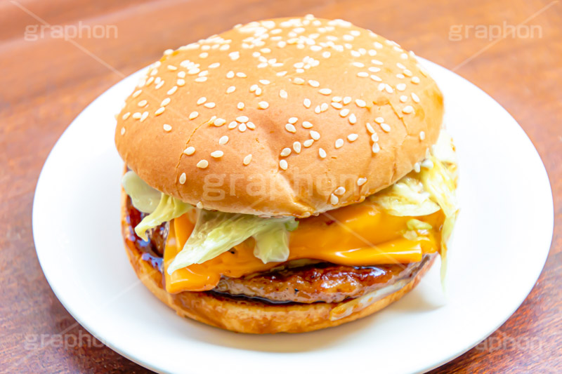 てりやきバーガー,ハンバーガー,バーガー,てりやき,照り焼き,照り,テリヤキ,サンド,パテ,洋食,ジャンク,ジャンキー,ジャンクフード,ファーストフード,ファストフード,チェーン店,ビーフ,牛肉,レタス,チーズ,cheese,beef,hamburger,japan