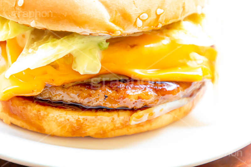 てりやきバーガー,ハンバーガー,バーガー,てりやき,照り焼き,照り,テリヤキ,サンド,パテ,洋食,ジャンク,ジャンキー,ジャンクフード,ファーストフード,ファストフード,チェーン店,ビーフ,牛肉,レタス,チーズ,cheese,beef,hamburger,japan