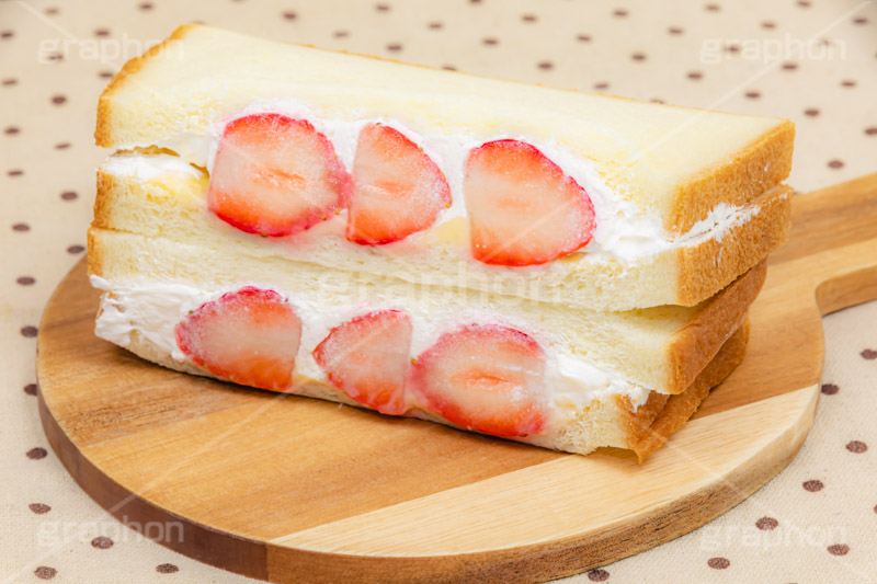 いちごサンド,フルーツサンド,サンドイッチ,サンドウィッチ,フルーツ,いちご,イチゴ,苺,ストロベリー,スイーツ,クリーム,カスタード,ホイップ,デザート,おやつ,モーニング,朝食,甘い,ブレックファースト,パン,食パン,萌え断,sandwich,morning,breakfast,dessert,fruit,cream,strawberry,bread,フルサイズ撮影