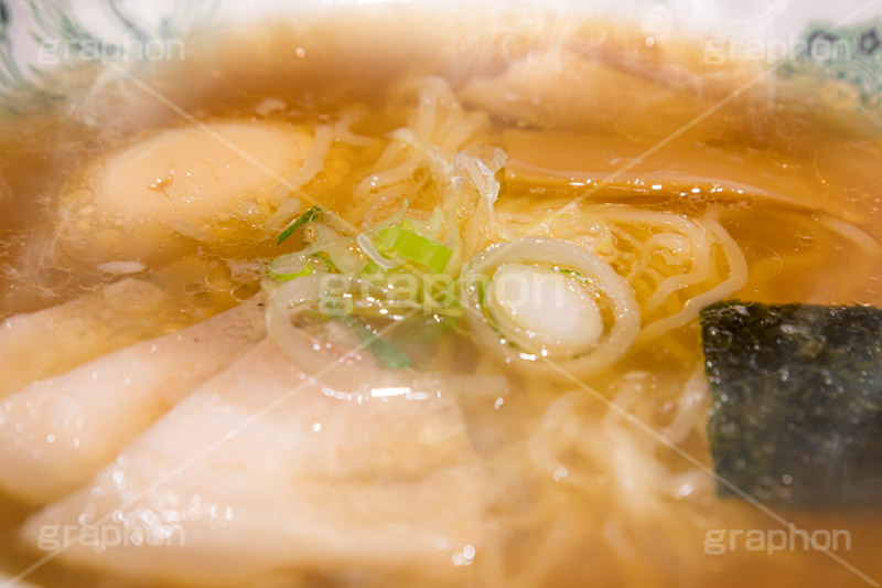中華そば,中華,ラーメン,らーめん,めん,そば,チャーシュー,メンマ,ねぎ,ネギ,味玉,のり,海苔,脂,油,湯気,japan,noodle,フルサイズ撮影