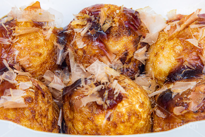 たこ焼き,たこやき,タコヤキ,大阪名物,粉もん,小麦粉,ソウルフード,日本料理,日本食,和食,たこ,タコ,ソース,鰹節,かつお節,ファーストフード,ファストフード,japan,フルサイズ撮影