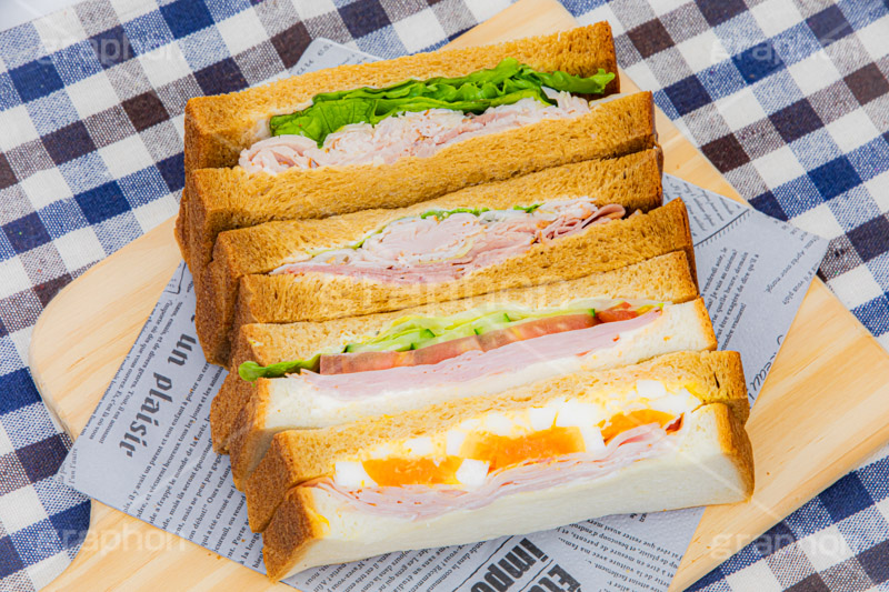 ミックスサンド,サンドイッチ,サンドウィッチ,モーニング,朝食,ハム,パストラミ,レタス,玉子,たまご,卵,玉子サンド,ゆで卵,ゆでたまご,トマト,きゅうり,キュウリ,ブレックファースト,パン,食パン,カフェ,ピクニック,ランチ,チェック柄,萌え断,lunch,picnic,cafe,sandwich,morning,breakfast,bread,フルサイズ撮影