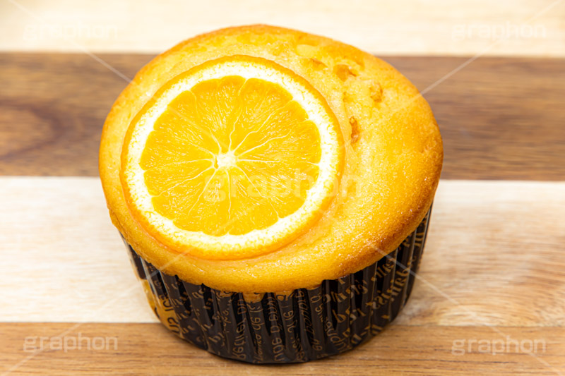 オレンジマフィン,マフィン,カップケーキ,オレンジ,ドライフルーツ,甘味,甘い,お茶会,おやつ,お菓子,菓子,スイーツ,焼き菓子,sweet,orange,フルサイズ撮影