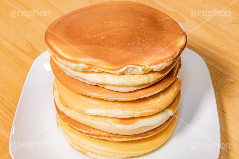積み上げられたホットケーキ,ホットケーキ積み,ホットケーキ,パンケーキ,スイーツ,デザート,お菓子,菓子,甘,焼き,料理,家庭,粉,積,たくさん,おやつ,sweet,cake,フルサイズ撮影