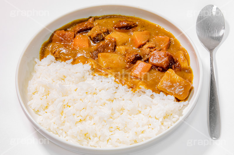 カレーライス,カレー,カリー,具,牛肉,ビーフ,辛い,スパイス,夕飯,夕食,ご飯,ライス,和食,日本料理,日本食,スプーン,japan,spoon,curry,フルサイズ撮影
