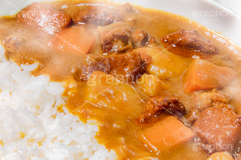 カレーライス,カレー,カリー,具,牛肉,ビーフ,辛い,スパイス,夕飯,夕食,ご飯,ライス,和食,日本料理,日本食,湯気,japan,curry,フルサイズ撮影