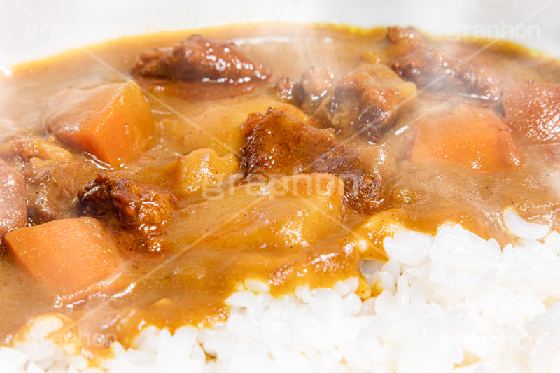 カレーライス,カレー,カリー,具,牛肉,ビーフ,辛い,スパイス,夕飯,夕食,ご飯,ライス,和食,日本料理,日本食,湯気,japan,curry,フルサイズ撮影