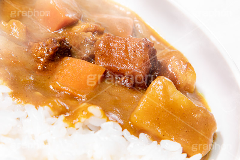 カレーライス,カレー,カリー,具,牛肉,ビーフ,辛い,スパイス,夕飯,夕食,ご飯,ライス,和食,日本料理,日本食,湯気,japan,curry,フルサイズ撮影