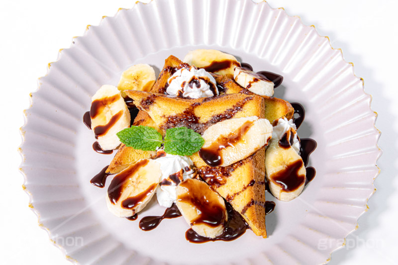 チョコバナナ・フレンチトースト,チョコバナナ,フレンチトースト,トースト,ミルク,牛乳,たまご,食パン,パン,ぱん,ブレックファースト,カフェ,朝食,おやつ,菓子パン,菓子,お菓子,焼き菓子,焼菓子,スイーツ,甘い,しっとり,バター,小麦粉,焼き,バナナ,チョコレート,チョコ,生クリーム,ミント,ペパーミント,banana,chocolate,butter,bread,breakfast,toast,cafe,フルサイズ撮影