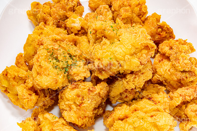 クリスピーチキン,フライドチキン,チキン,ヤンニョムチキン,ヤンニョム,唐揚げ,から揚げ,鶏肉,揚げ,カリカリ,ジューシー,ジャンクフード,ジャンキー,韓国グルメ,chicken,フルサイズ撮影