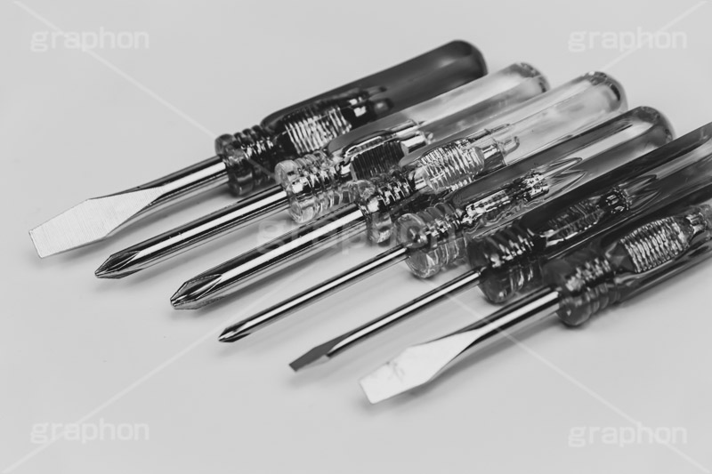 ドライバー,ネジ,ねじ,プラス,マイナス,ねじ回し,工具,道具,工事,大工,DIY,ツール,日用品,修理,モノクロ,白黒,しろくろ,モノクローム,単色画,単彩画,単色,フルサイズ撮影