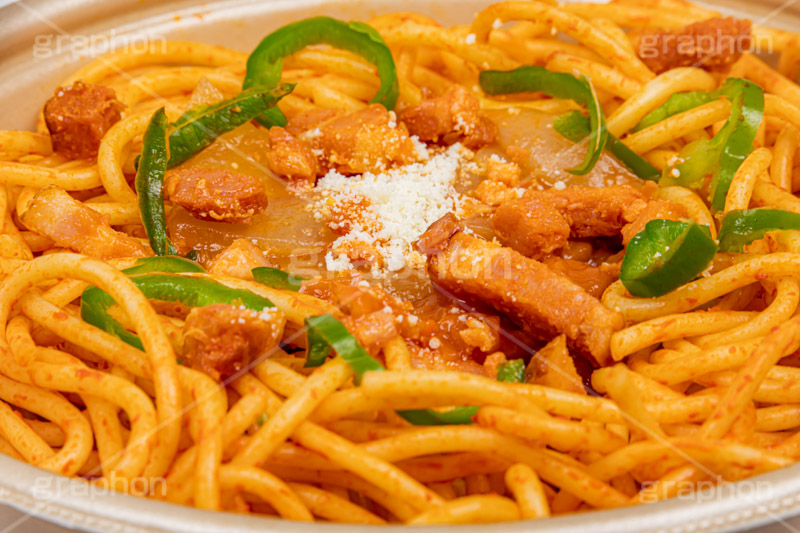 ナポリタン,パスタ,ケチャップ,ベーコン,玉ねぎ,タマネギ,たまねぎ,ピーマン,粉チーズ,懐かしい,洋食,麺料理,麺類,コンビニ,pasta,フルサイズ撮影