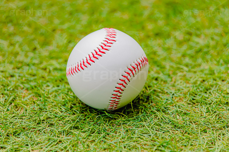 野球ボール,野球,ベイスボール,軟球,ボール,スポーツ,運動,競技,球技,体育,部活,芝生,グラウンド,グランド,sports,ball,フルサイズ撮影