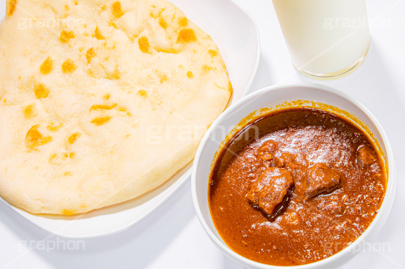 ナンとカレーとラッシー,ナン,カレー,ラッシー,ヨーグルト,セット,インド料理,パン,小麦粉,焦げ目,フルサイズ撮影