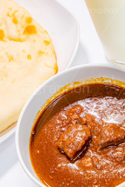 ナンとカレーとラッシー,ナン,カレー,ラッシー,ヨーグルト,セット,インド料理,パン,小麦粉,焦げ目,フルサイズ撮影