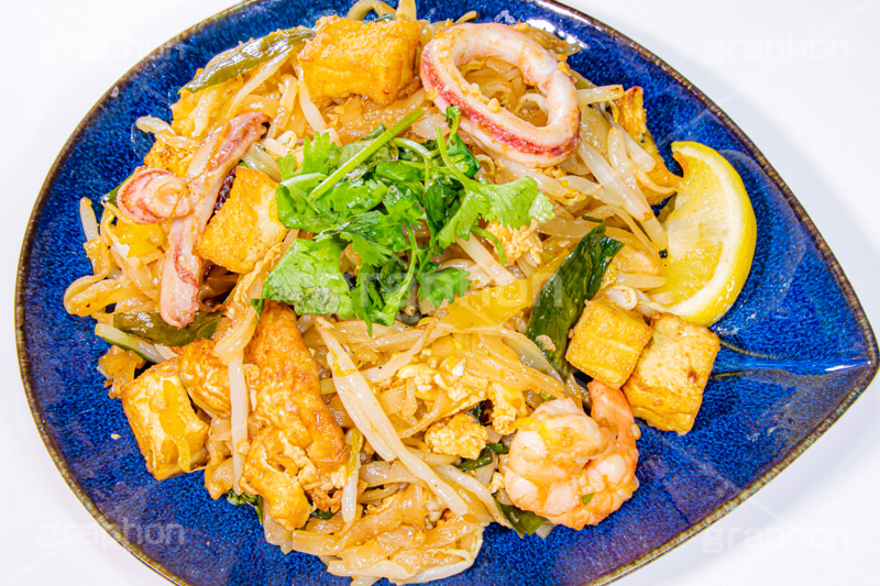 パッタイ,フォー,米粉,麺,麺類,エスニック,オリエンタル,アジアン,エビ,えび,海老,いか,イカ,豆腐,玉子,もやし,モヤシ,ニラ,パクチー,香草,レモン,ナッツ,パクチニスト,ethnic,フルサイズ撮影
