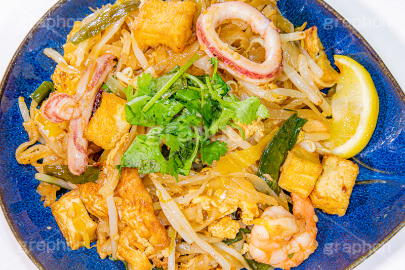 パッタイ,フォー,米粉,麺,麺類,エスニック,オリエンタル,アジアン,エビ,えび,海老,いか,イカ,豆腐,玉子,もやし,モヤシ,ニラ,パクチー,香草,レモン,ナッツ,パクチニスト,ethnic,フルサイズ撮影