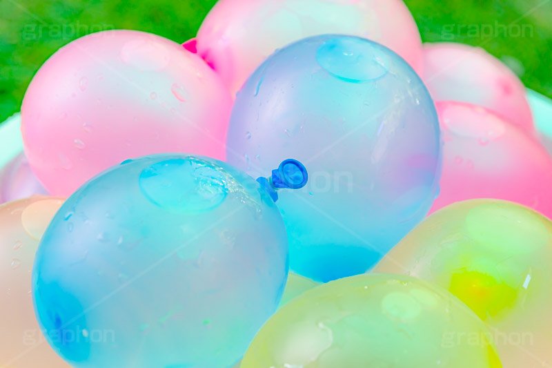 水風船,風船,清凉,こども,子供,おもちゃ,玩具,遊び,水遊び,キッズ,夏,サマー,カラフル,夏休み,たくさん,いっぱい,大量,水滴,しずく,雫,summer,colorful,TOY,kids,フルサイズ撮影