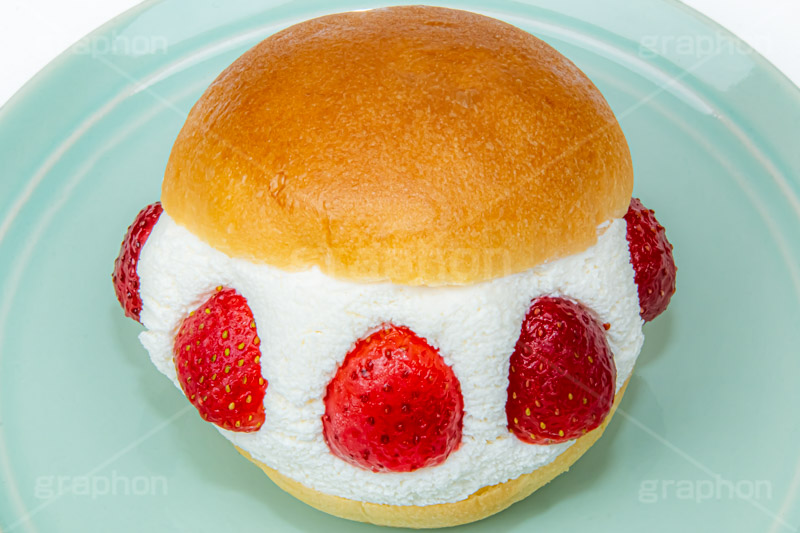 マリトッツォ,スイーツ,クリーム,パン,いちご,イチゴ,ストロベリー,カフェ,菓子,お菓子,おやつ,朝食,イタリア,cream,bread,strawberry,フルサイズ撮影