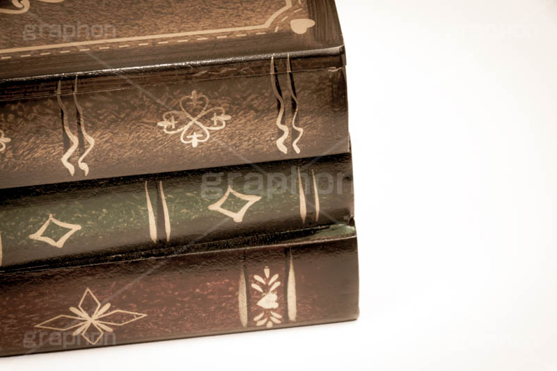 ファンタジーな本,積まれた本,本,洋書,辞書,辞典,百科事典,積む,書籍,読む,読書,中世,呪文,ファンタジー,fantasy,book,フルサイズ撮影