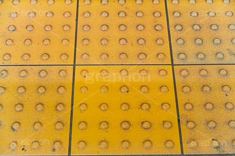 点字ブロック,黄色い線,マナー,ルール,注意,事故,防止,足元,あしもとちゅうい,rule,manner