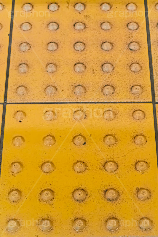 点字ブロック,黄色い線,マナー,ルール,注意,事故,防止,足元,あしもとちゅうい,rule,manner