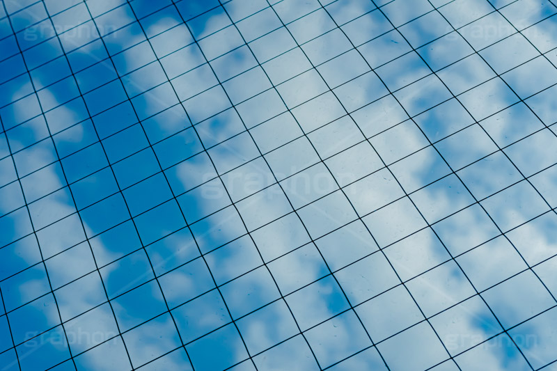 窓越しの青空,窓,青空と雲,青空,空,晴,雲,お天気,空/天気,空/雲,sky